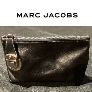 Vintage Y2K Marc Jacobs small black leather pouch/purse with zipper, logo buckle